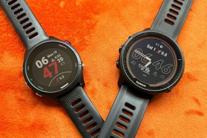 Garmin Forerunner 255 next to Garmin Forerunner 955